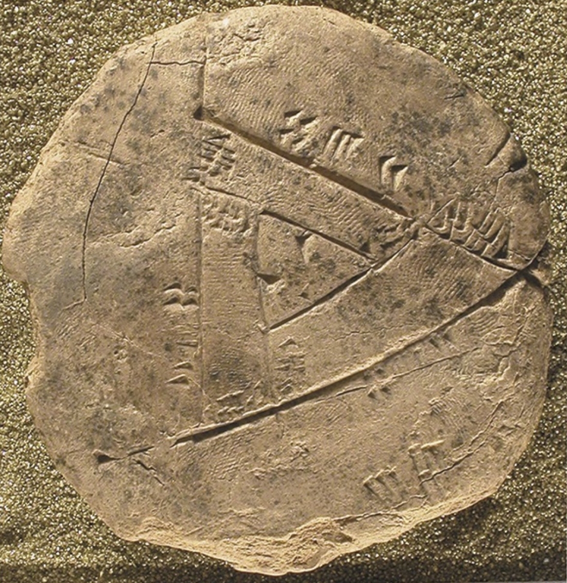 Cuneiform tablet showing one equilateral triangle inscribed within another.